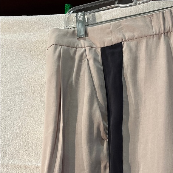 Zara Women's Beige Pants with Black Side Stripe - Picture 6 of 11